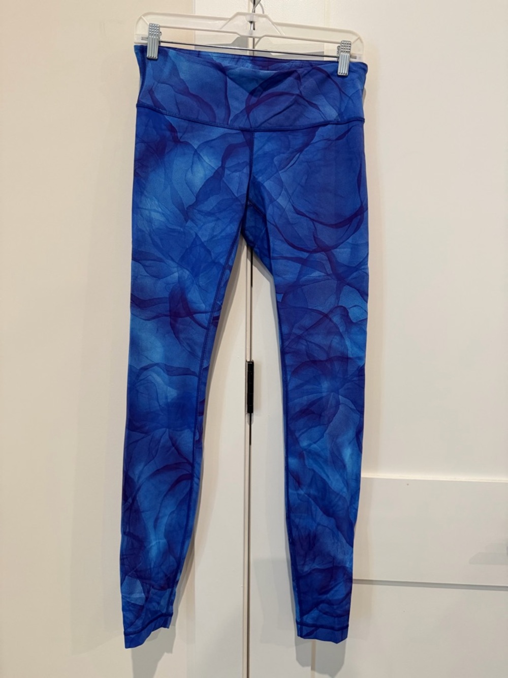 Lululemon Leggings in Midnight Tulle Multi Size 6 EUC Athleisure Yoga Athletic - Picture 9 of 10